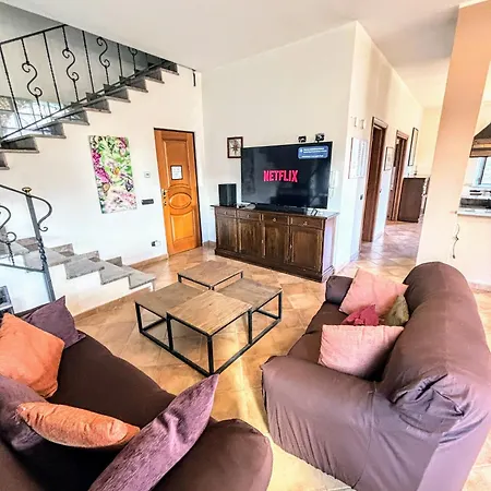 Luxury Private Lunigiana Вилла